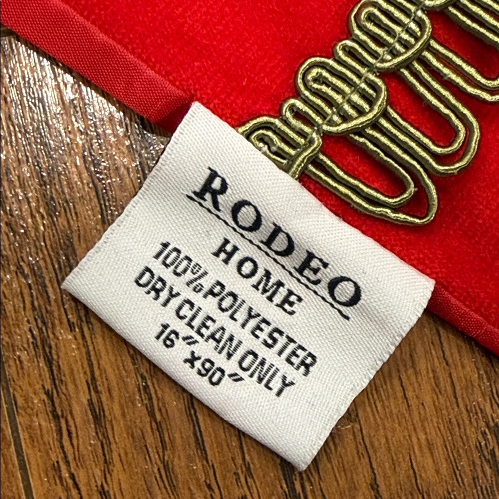 Table Runner - Picture 4 of 4